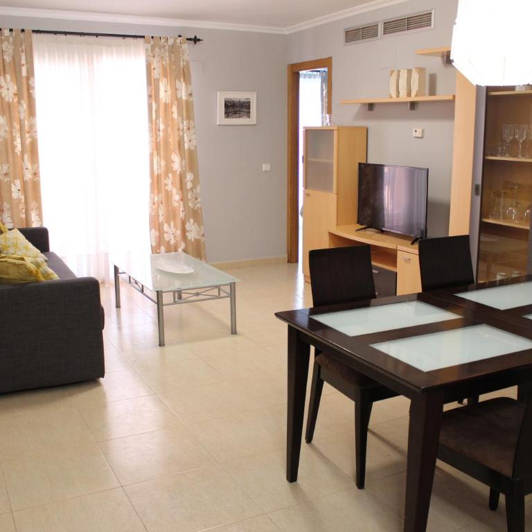 Apto. con gran terraza y acceso directo a piscina. - Apartment - 6
