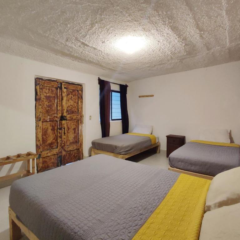 Hostal IKAL - Quadruple Room with Private Bathroom - 2