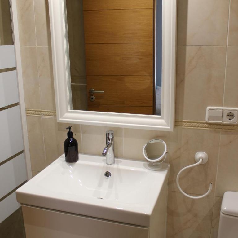 Apto. con gran terraza y acceso directo a piscina. - Apartment - 11