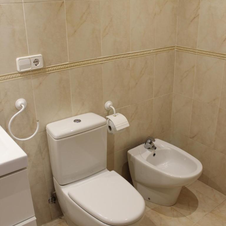 Apto. con gran terraza y acceso directo a piscina. - Apartment - 10