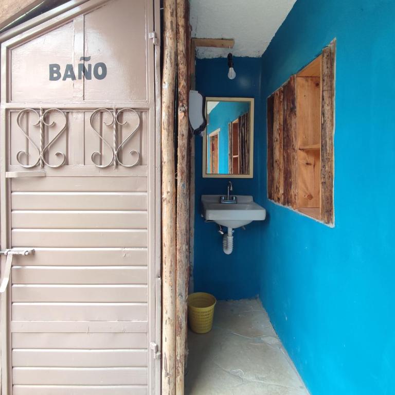 Hostal IKAL - Triple Room with Shared Bathroom - 13
