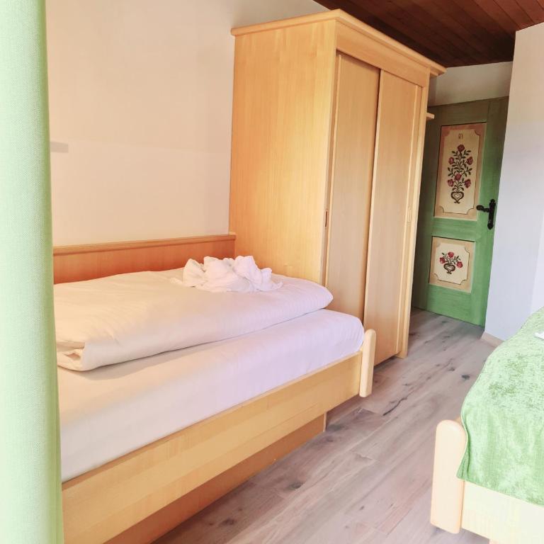 Hotel Alpenhof*** - Basic Dreibettzimmer - 12