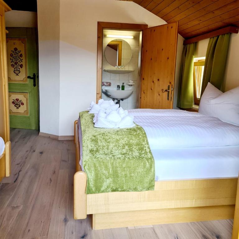 Hotel Alpenhof*** - Basic Dreibettzimmer - 13