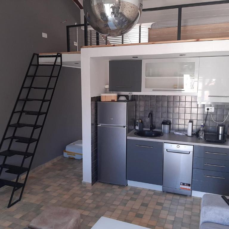 Budva stan Natasa - Two-Bedroom Apartment - 16