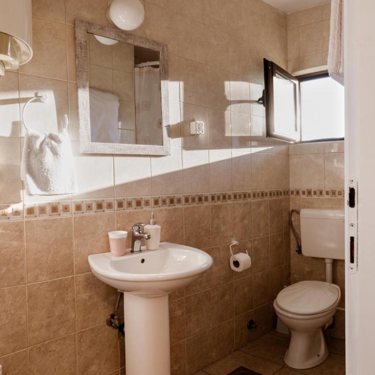 Matej - Triple Room with Pool View - 2