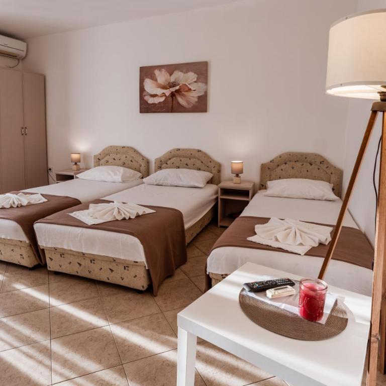 Matej - Triple Room with Pool View - 6