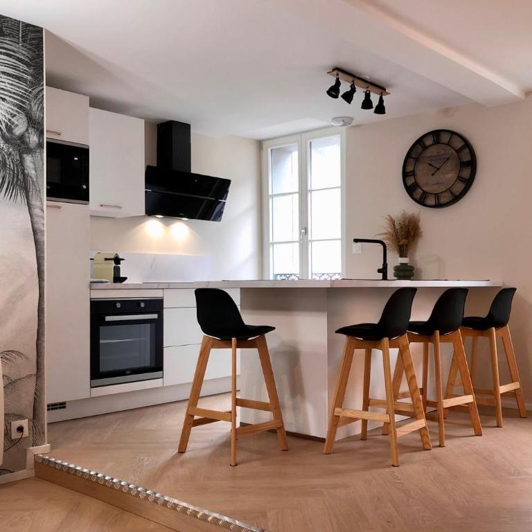 AU COEUR DE VANNES - VUE SUR LES REMPARTS - 2 CH - Two-Bedroom Apartment - 11