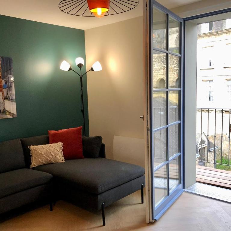 AU COEUR DE VANNES - VUE SUR LES REMPARTS - 2 CH - Two-Bedroom Apartment - 17