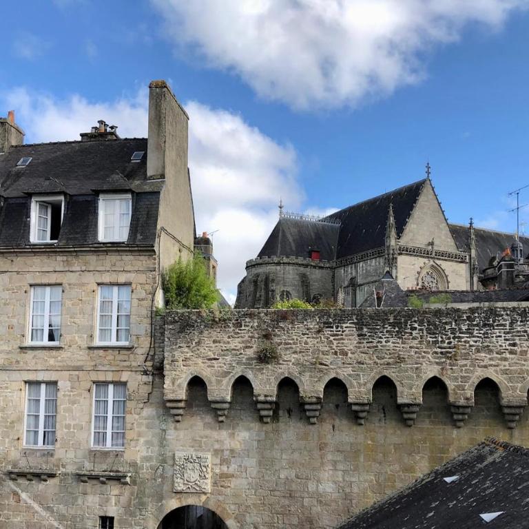 AU COEUR DE VANNES - VUE SUR LES REMPARTS - 2 CH - Two-Bedroom Apartment - 9