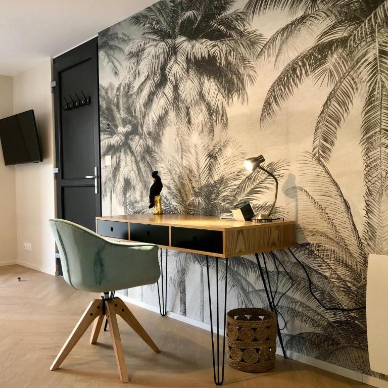 AU COEUR DE VANNES - VUE SUR LES REMPARTS - 2 CH - Two-Bedroom Apartment - 1