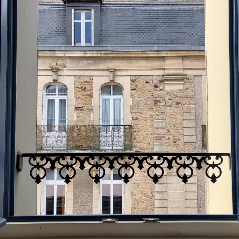 AU COEUR DE VANNES - VUE SUR LES REMPARTS - 2 CH - Two-Bedroom Apartment - 21