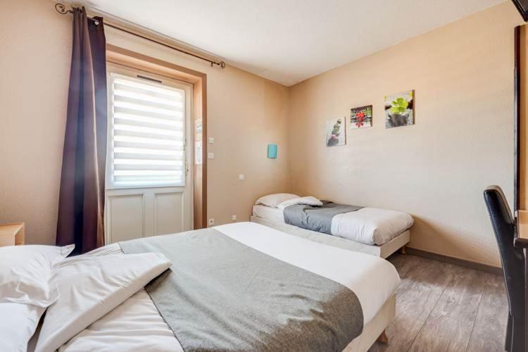 Rev'Hotel - Chambre Triple - 1