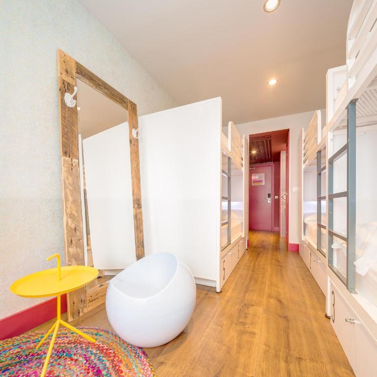 Generator Barcelona - Cama en habitación compartida femenina de 6 camas - 3