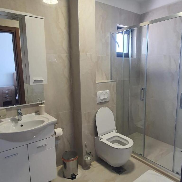 Hotel Svarog - Standardna Trokrevetna Soba sa Pogledom na More - 3
