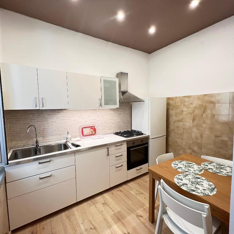 Alla Scalinata del Teatro Rossetti confort suites parcheggio in Viale XX Settembre - Appartamento con 1 Camera da Letto - 21
