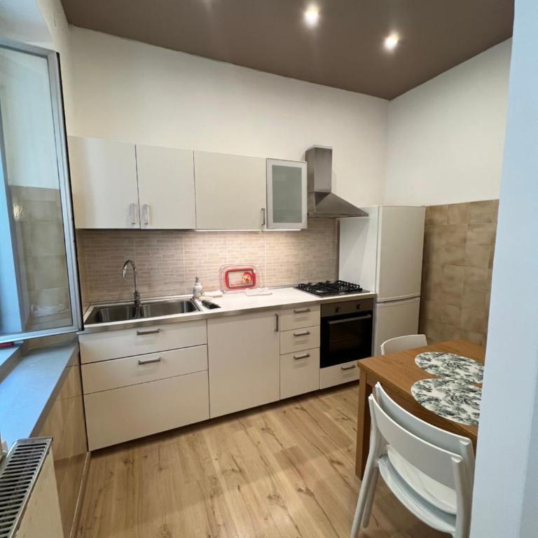 Alla Scalinata del Teatro Rossetti confort suites parcheggio in Viale XX Settembre - Appartamento con 1 Camera da Letto - 22