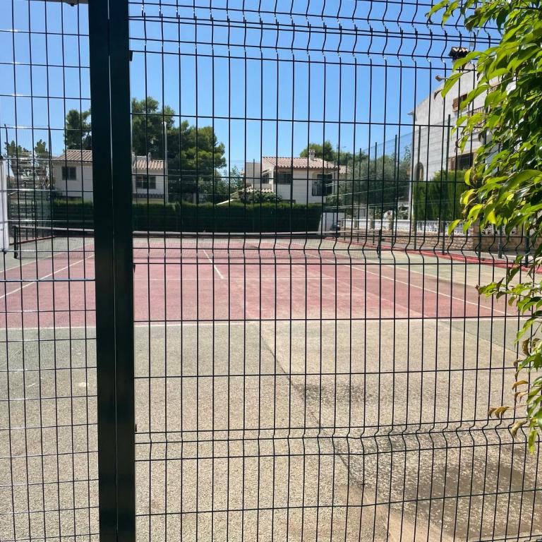 Adosado con piscina y tenis - Three-Bedroom House - 10