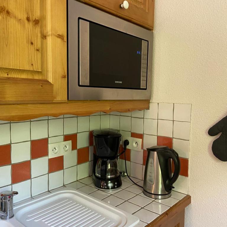 Les Frahans - One-Bedroom Apartment - 4