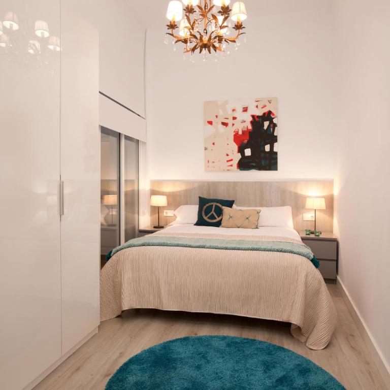 Click&Flat Seneca Suites - Two-Bedroom Apartment - Ground Floor - Orange - 2