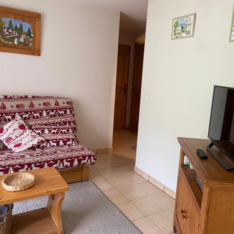 Les Frahans - One-Bedroom Apartment - 9