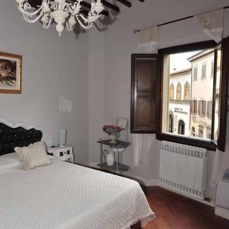 Dimora Sotto la Rocca - Camera Familiare con Bagno in Comune - 9