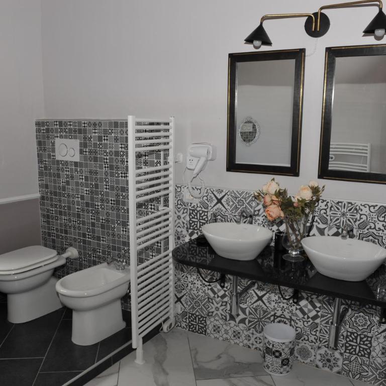 Dimora Sotto la Rocca - Camera Familiare con Bagno in Comune - 11