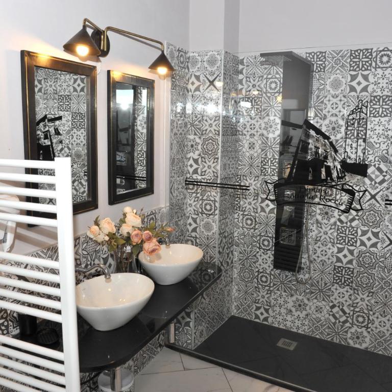 Dimora Sotto la Rocca - Camera Matrimoniale con Bagno in Comune - 13