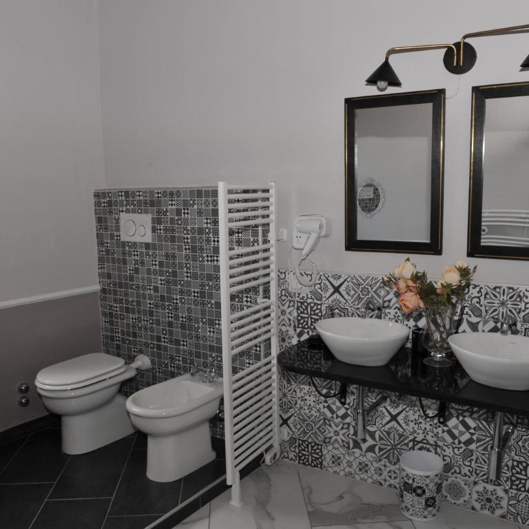 Dimora Sotto la Rocca - Camera Familiare con Bagno in Comune - 10