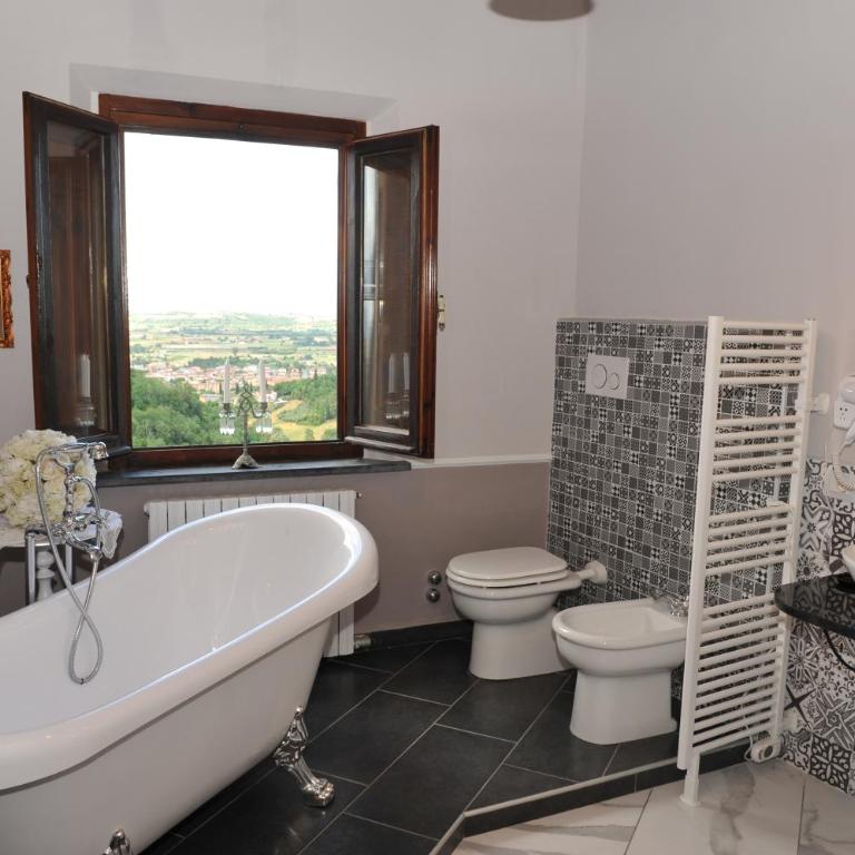 Dimora Sotto la Rocca - Camera Familiare con Bagno in Comune - 12