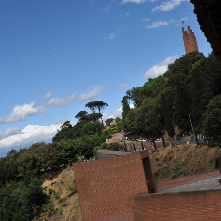 Dimora Sotto la Rocca - Camera Matrimoniale con Vista Giardino - 11