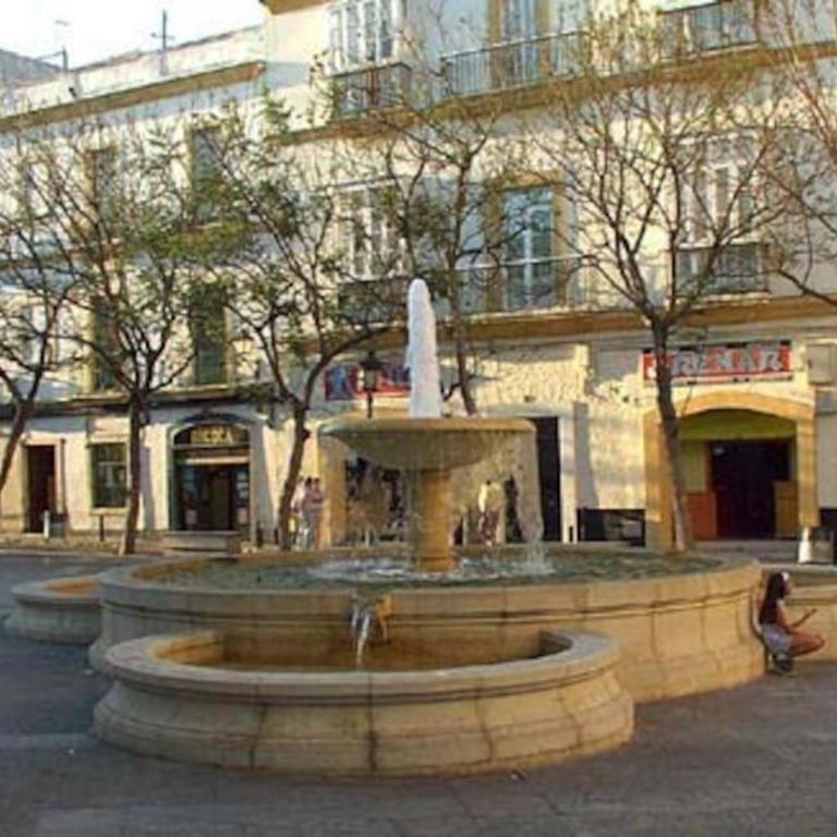 Espectacular piso en la misma plaza del Mentidero. - Apartamento de 3 dormitorios - 3