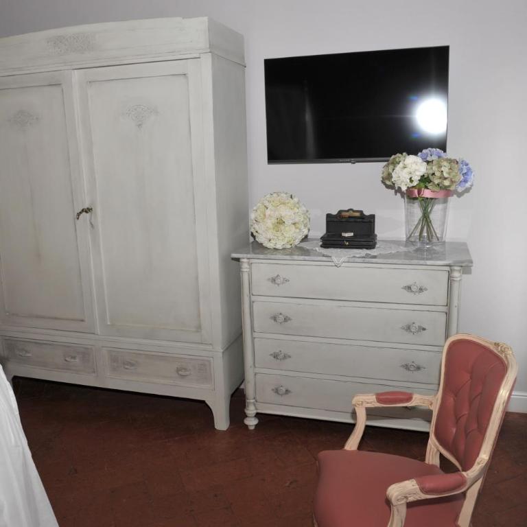 Dimora Sotto la Rocca - Camera Familiare con Bagno in Comune - 14