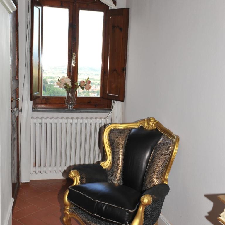 Dimora Sotto la Rocca - Camera Matrimoniale con Vista Giardino - 10