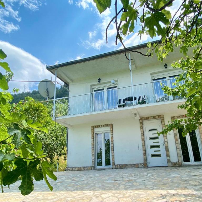 Guest House Ivano - Two-Bedroom Apartment with Balcony - 5