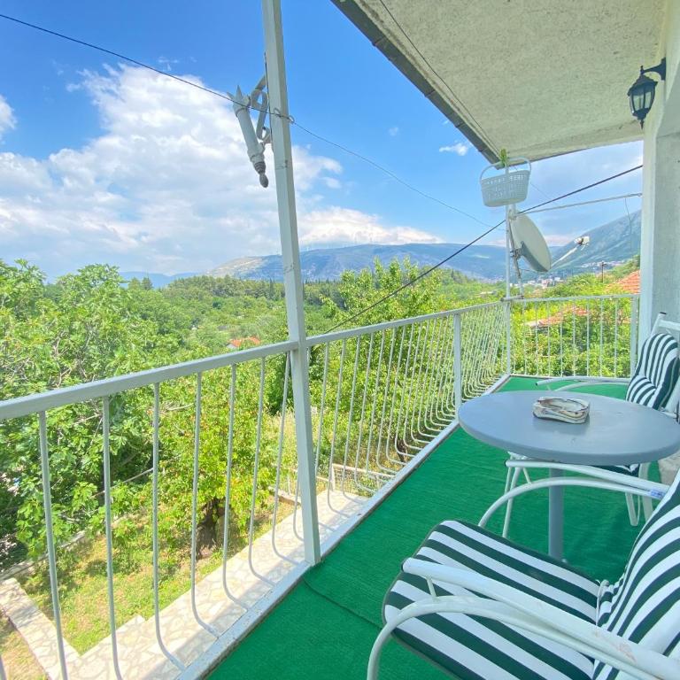 Guest House Ivano - Two-Bedroom Apartment with Balcony - 1