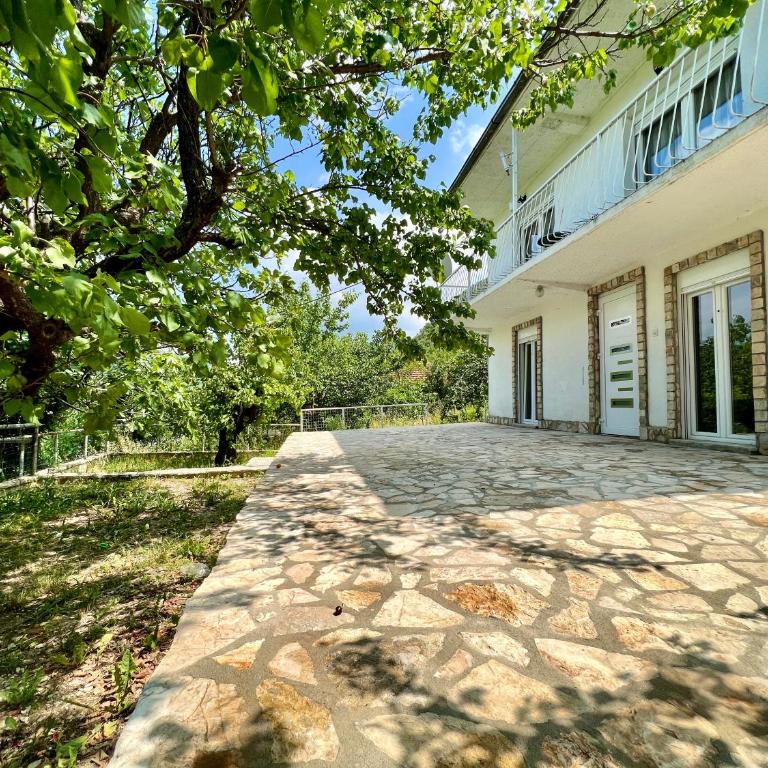 Guest House Ivano - Two-Bedroom Apartment with Balcony - 32