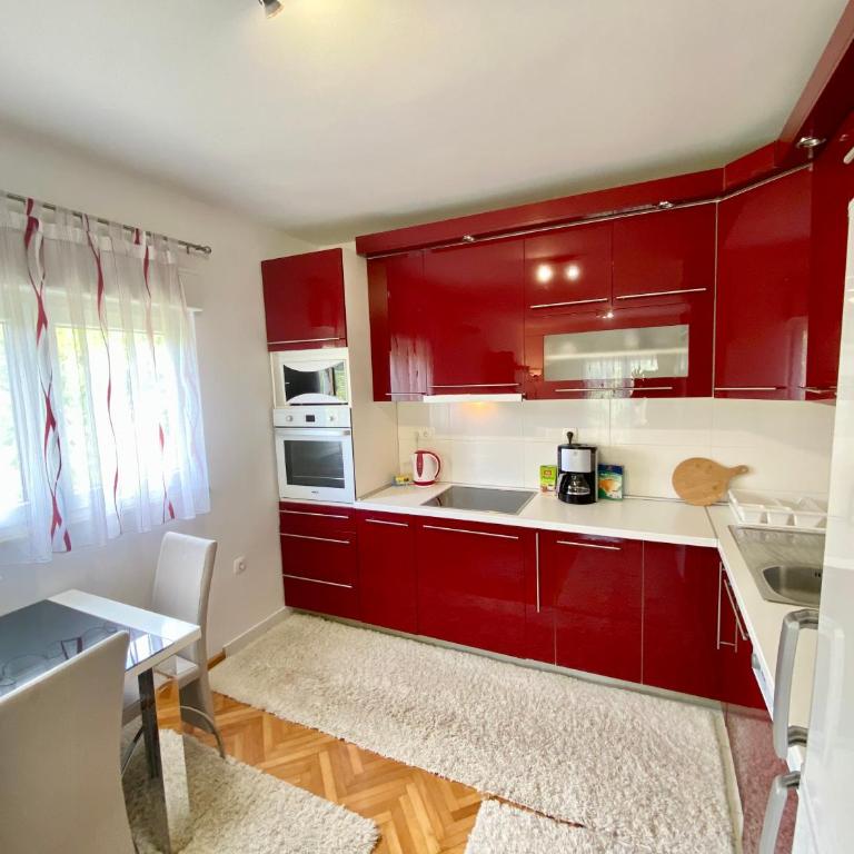 Guest House Ivano - Two-Bedroom Apartment with Balcony - 26