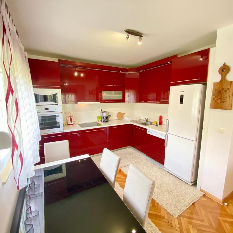 Guest House Ivano - Two-Bedroom Apartment with Balcony - 25