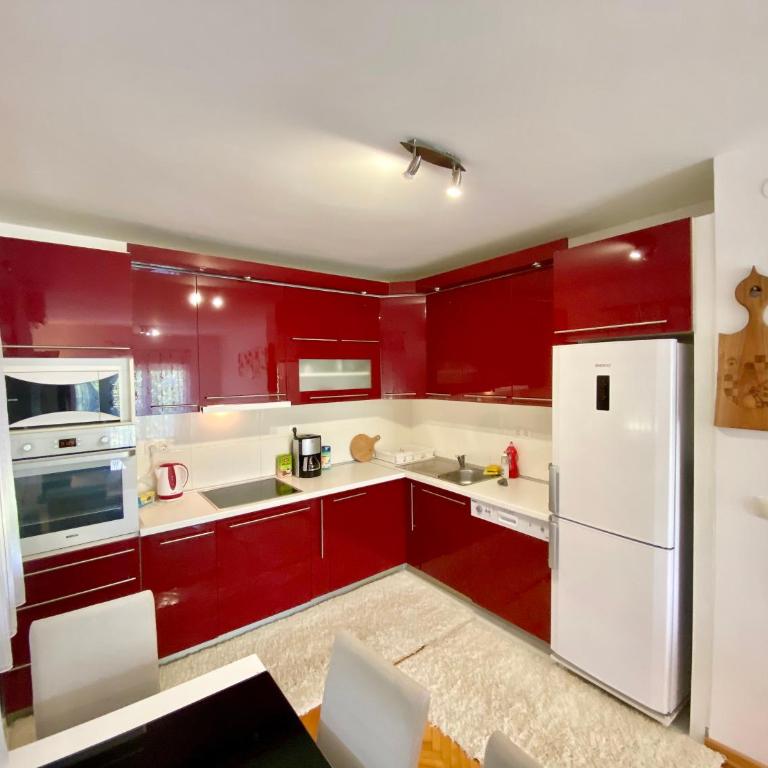 Guest House Ivano - Two-Bedroom Apartment with Balcony - 24