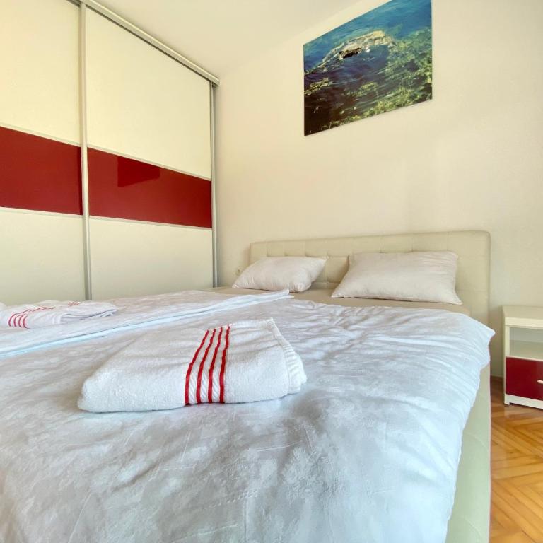 Guest House Ivano - Two-Bedroom Apartment with Balcony - 21
