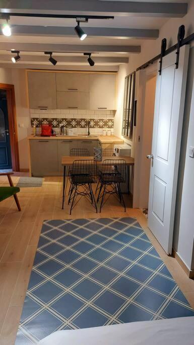 Kotor Town's Edge , stunning open plan studio - Apartman sa 1 Spavaćom Sobom - 2