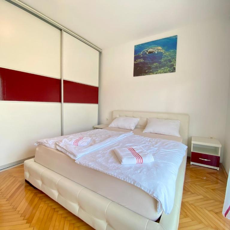 Guest House Ivano - Two-Bedroom Apartment with Balcony - 20
