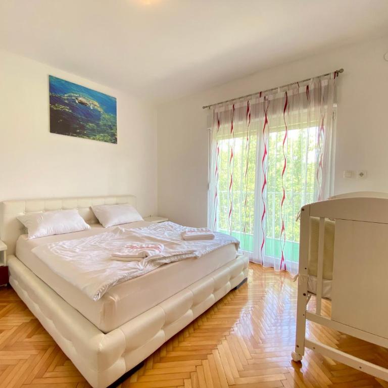 Guest House Ivano - Two-Bedroom Apartment with Balcony - 19