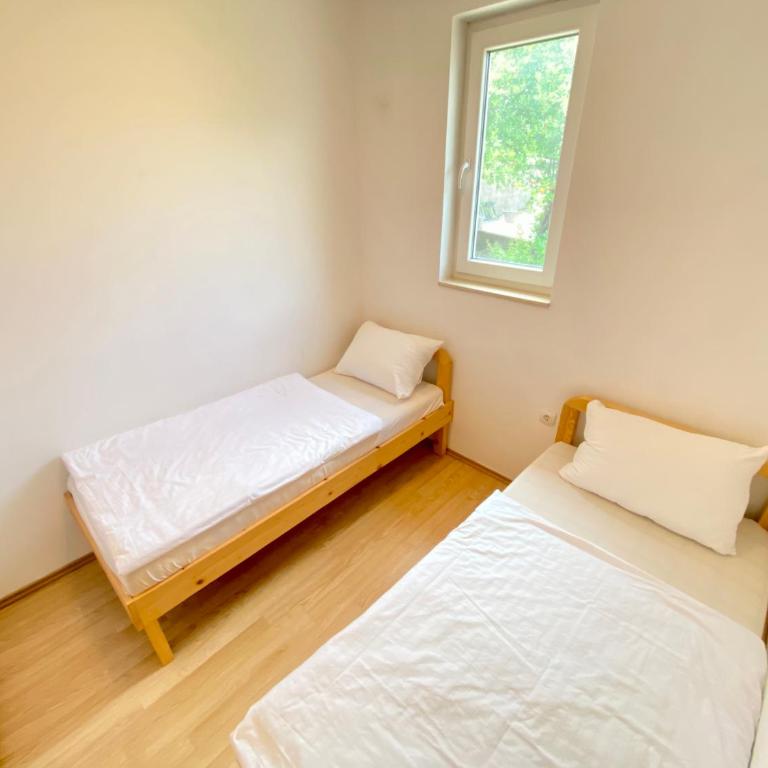 Guest House Ivano - Two-Bedroom Apartment with Balcony - 16