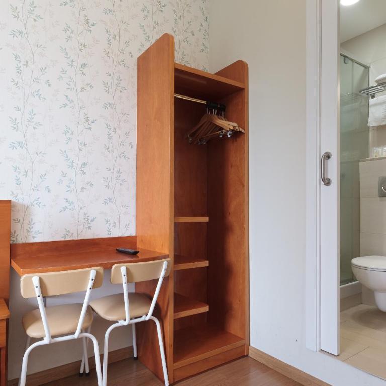 Hostal Oliva - Twin Room with City View - 8