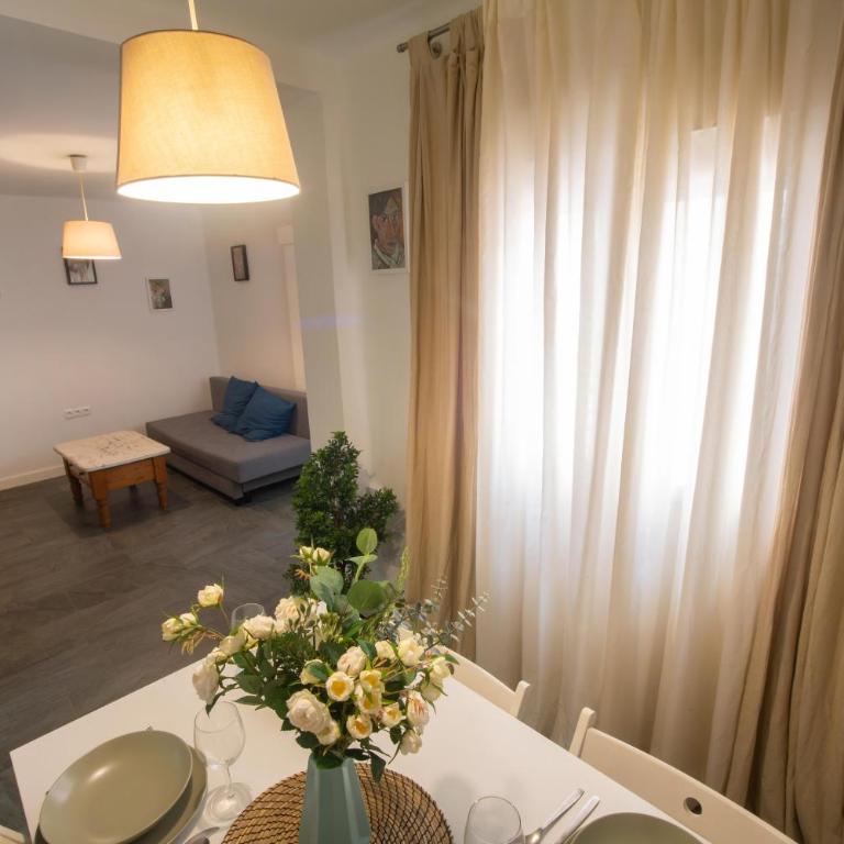 Holidays2Malaga Alta City center Renovated 2 bedrooms apartment WiFi - Apartamento de 2 dormitorios - 1