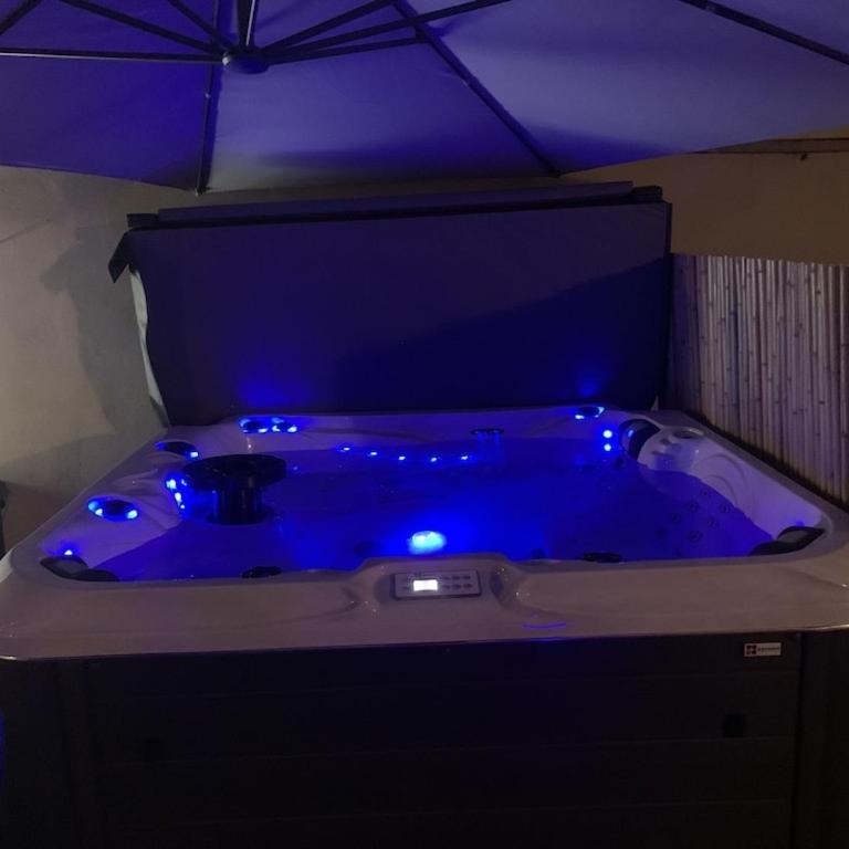 Logement dans une résidence de bien être avec jacuzzi et piscine chauffée - Appartement avec Terrasse - 14