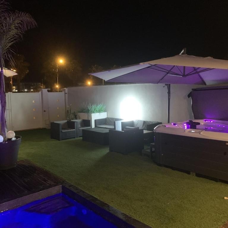 Logement dans une résidence de bien être avec jacuzzi et piscine chauffée - Appartement avec Terrasse - 11