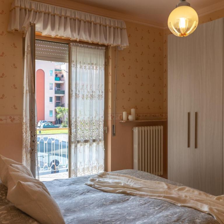 [PIETRA LIGURE] Downtown convenience -Free Parking - Appartamento con 1 Camera da Letto - 24
