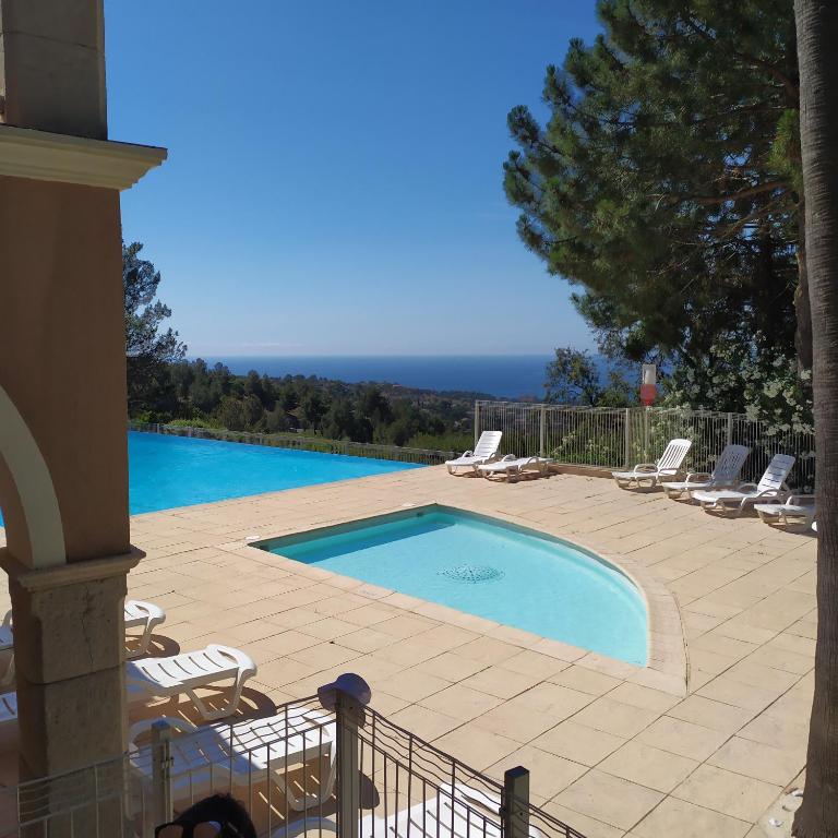 Les Issambres, appt 4 personnes, vue mer sur la Baie de Saint Tropez et le Golfe de sainte Maxime - Appartement 2 Chambres - 3